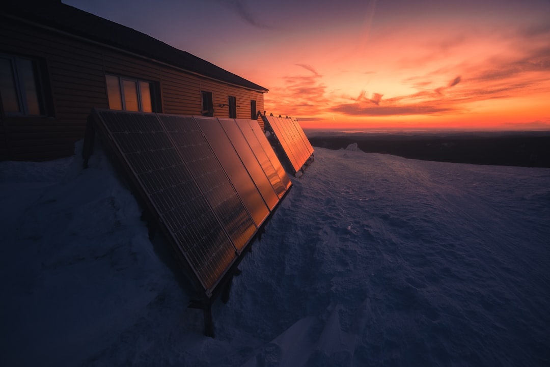 Winter RV solar strategies for effective energy use